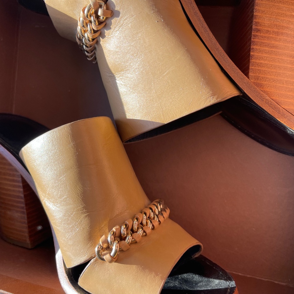 Size 10 - Leather Sandals - Preloved shoes